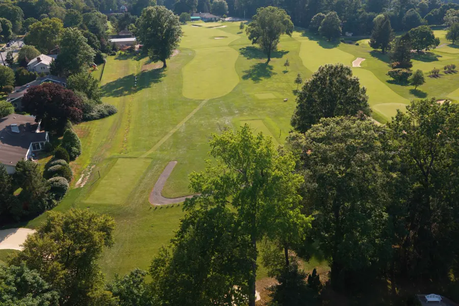 Golf hole, tee to green, flyover view